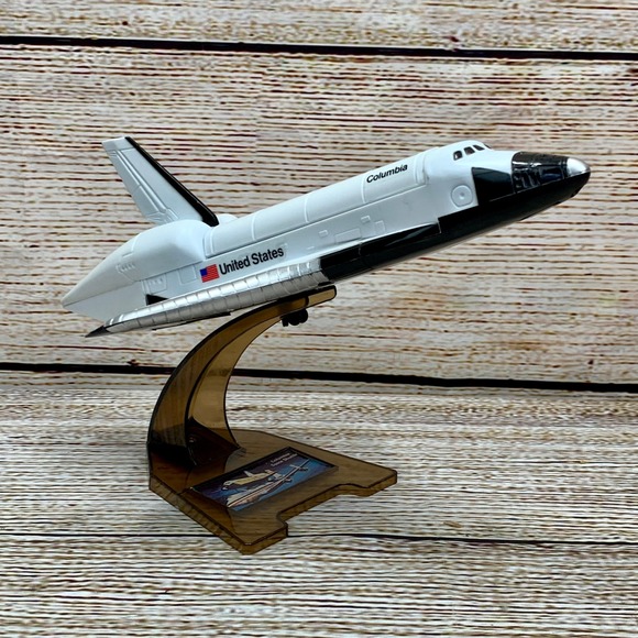 Vintage Radio Shack Columbia Space Shuttle Toy Radio with Display Stand - Picture 1 of 11